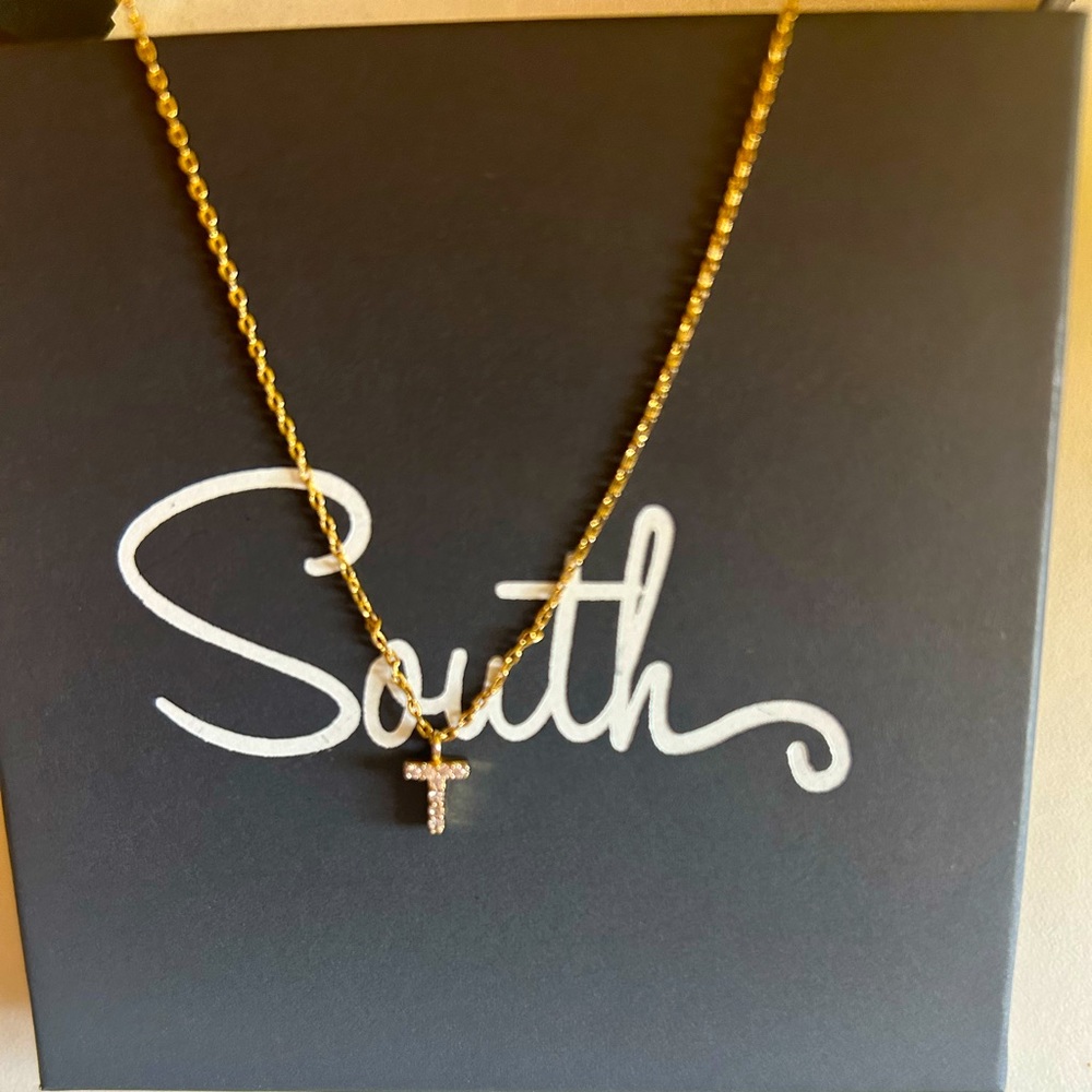 Boutique letter “T” gold necklace